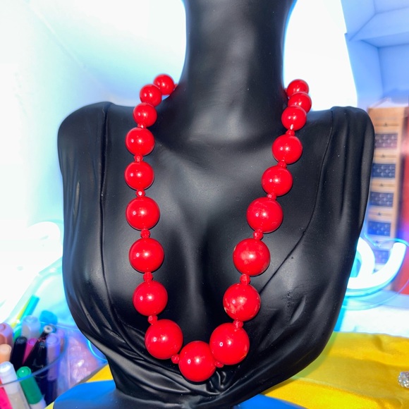 Chunky red beaded necklace - Picture 2 of 6